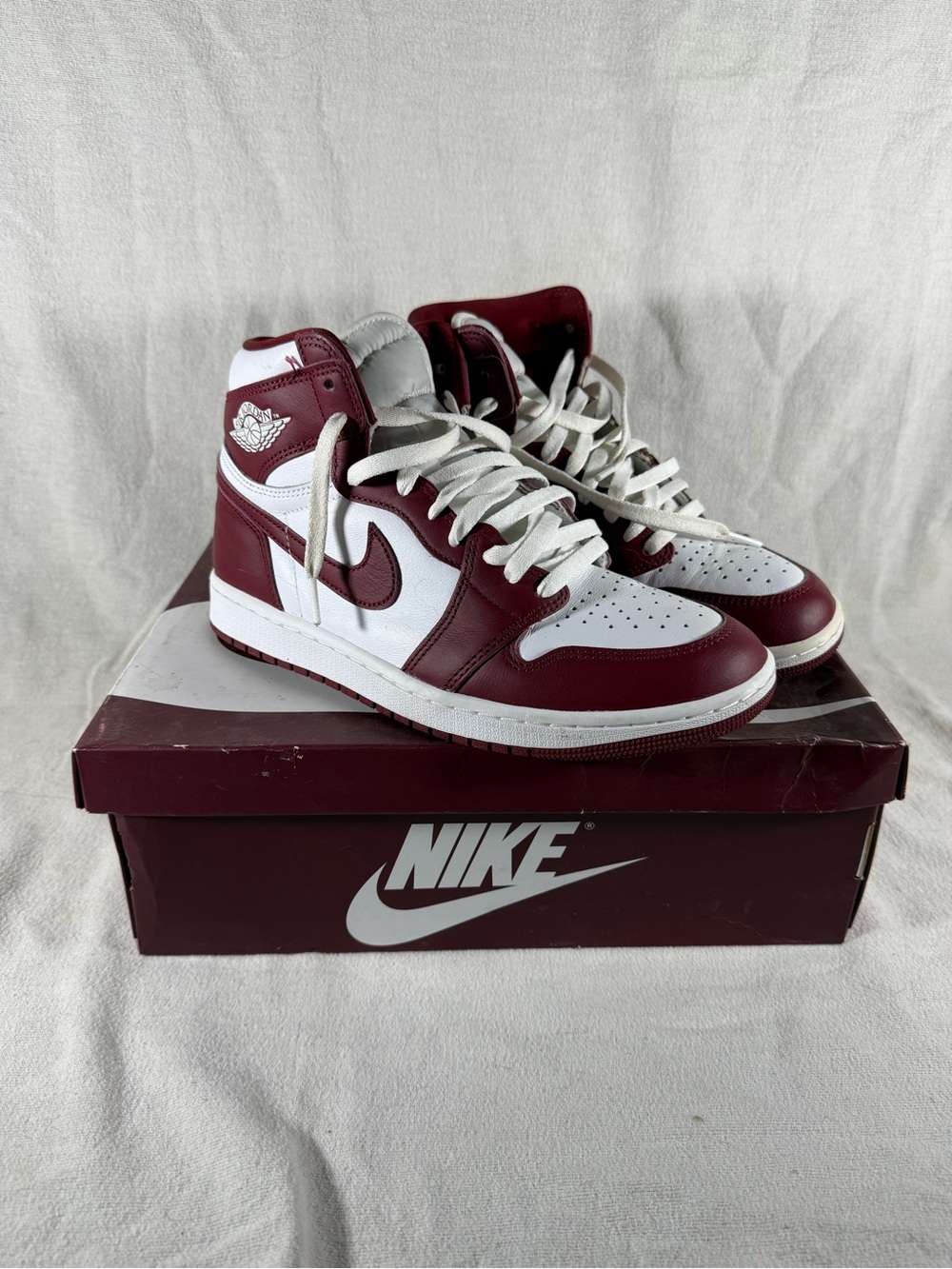Jordan Air Jordan 1 Men’s High Top Lace Up Burgundy & White Sneakers